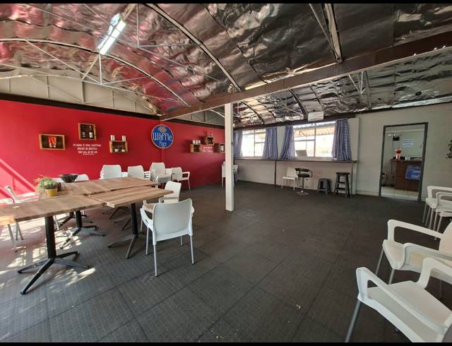 250M² RESTAURANT FOR SALE IN THREE RIVERS